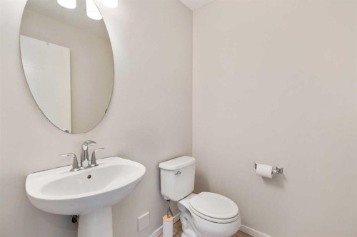 4-414 Highlands Boulevard West, Lethbridge, AB - Indoor Photo Showing Bathroom