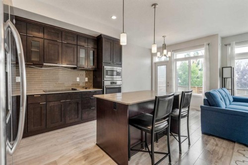 4-414 Highlands Boulevard West, Lethbridge, AB - Indoor Photo Showing Kitchen With Upgraded Kitchen