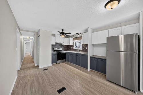 1230 84 Street, Coleman, AB - Indoor Photo Showing Kitchen