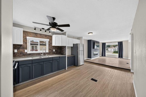 1230 84 Street, Coleman, AB - Indoor Photo Showing Kitchen