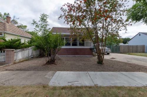 329 12 Street NORTH Lethbridge, AB T1H 2G5