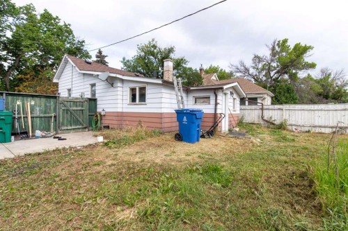 329 12 Street North, Lethbridge, AB - Outdoor