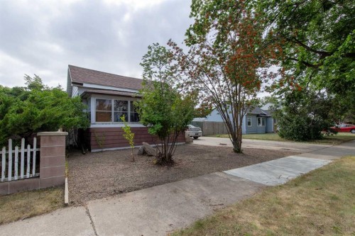 329 12 Street North, Lethbridge, AB - Outdoor