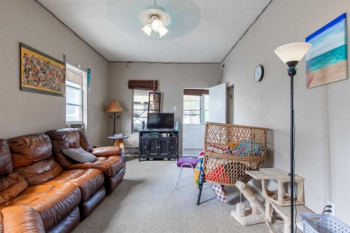 329 12 Street North, Lethbridge, AB - Indoor Photo Showing Living Room