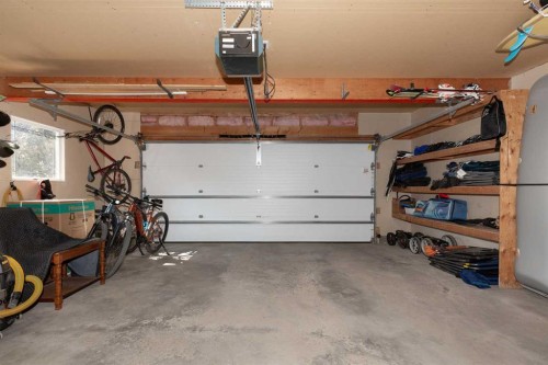 242 Heritage Circle West, Lethbridge, AB - Indoor Photo Showing Garage