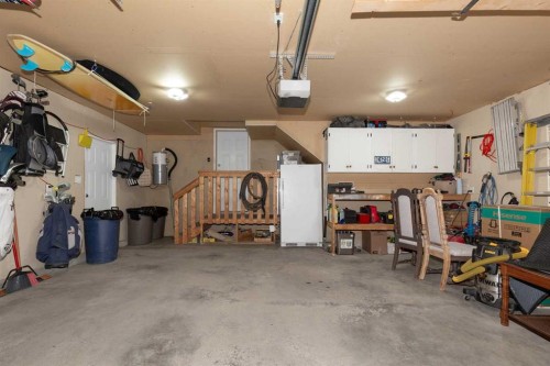 242 Heritage Circle West, Lethbridge, AB - Indoor Photo Showing Garage