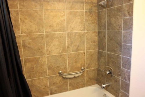 518 Maple Crescent, Picture Butte, AB - Indoor Photo Showing Bathroom