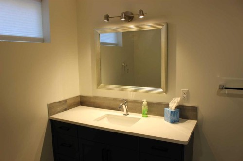 518 Maple Crescent, Picture Butte, AB - Indoor Photo Showing Bathroom