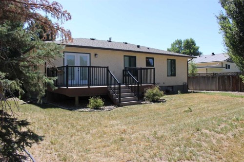 518 Maple Crescent, Picture Butte, AB - Outdoor With Deck Patio Veranda