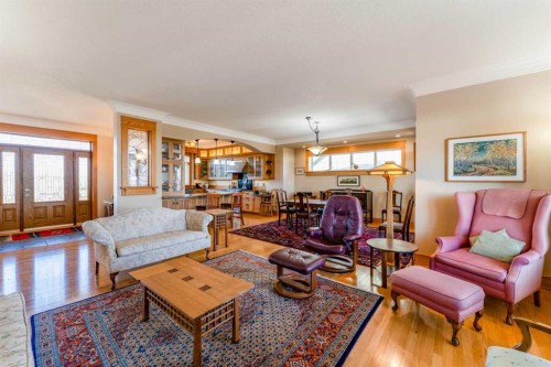 416 7 Avenue Ne, Milk River, AB - Indoor Photo Showing Living Room
