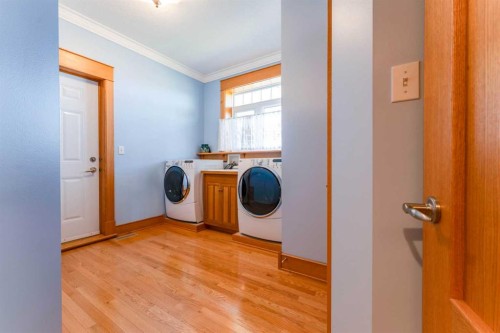 416 7 Avenue Ne, Milk River, AB - Indoor Photo Showing Laundry Room