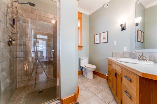 416 7 Avenue Ne, Milk River, AB - Indoor Photo Showing Bathroom