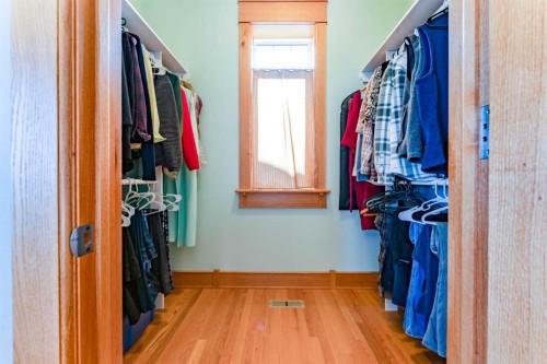 416 7 Avenue Ne, Milk River, AB - Indoor With Storage