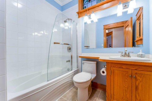 416 7 Avenue Ne, Milk River, AB - Indoor Photo Showing Bathroom