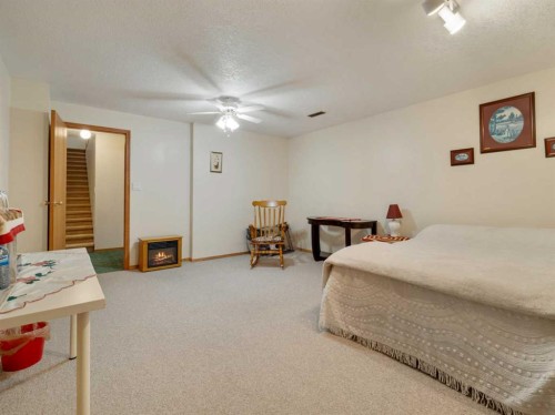123 Fairway Drive, Coaldale, AB - Indoor Photo Showing Bedroom