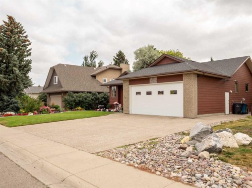123 Fairway Drive, Coaldale, AB - Outdoor