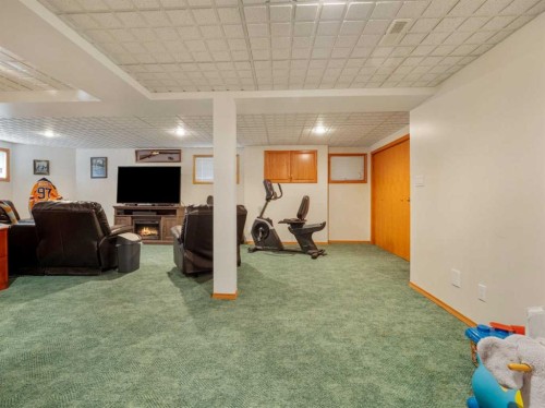 123 Fairway Drive, Coaldale, AB - Indoor Photo Showing Other Room