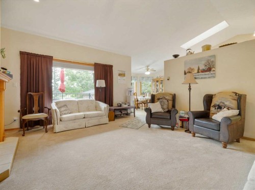 123 Fairway Drive, Coaldale, AB - Indoor Photo Showing Living Room