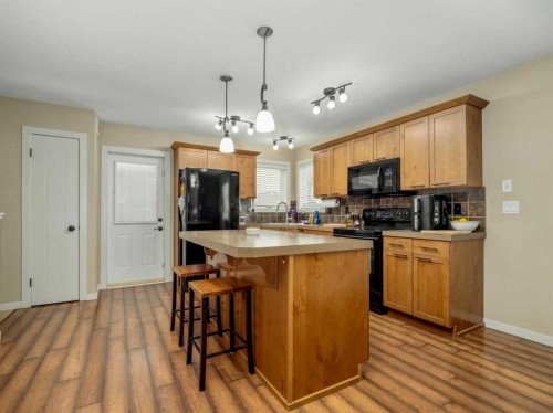 486 Mary Cameron Crescent North, Lethbridge, AB - Indoor Photo Showing Kitchen