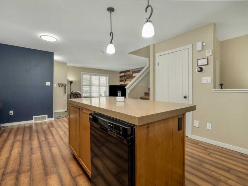 486 Mary Cameron Crescent North, Lethbridge, AB - Indoor Photo Showing Kitchen