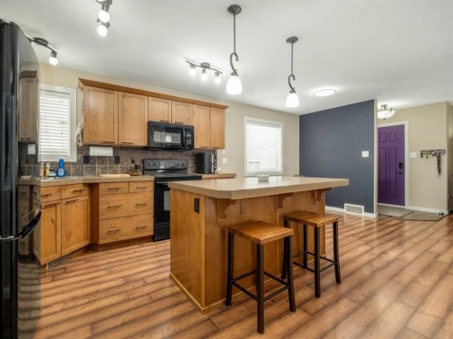 486 Mary Cameron Crescent North, Lethbridge, AB - Indoor Photo Showing Kitchen