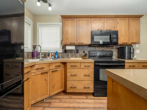 486 Mary Cameron Crescent North, Lethbridge, AB - Indoor Photo Showing Kitchen