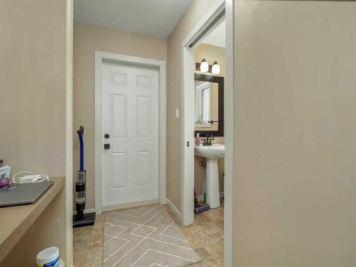 486 Mary Cameron Crescent North, Lethbridge, AB - Indoor