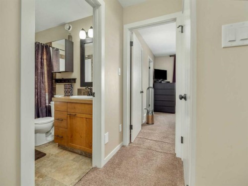 486 Mary Cameron Crescent North, Lethbridge, AB - Indoor Photo Showing Other Room