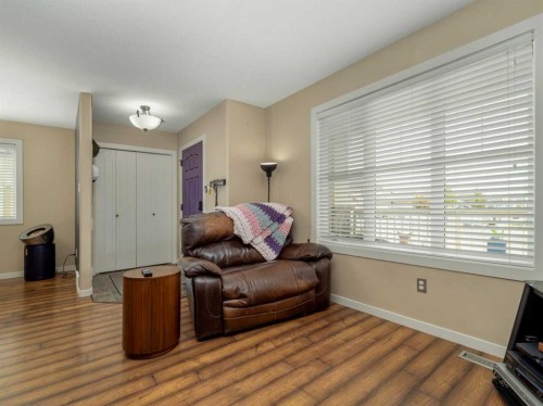 486 Mary Cameron Crescent North, Lethbridge, AB - Indoor Photo Showing Living Room