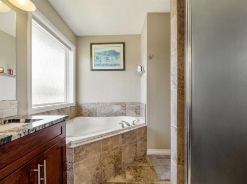 314 Coulee Springs Terrace South, Lethbridge, AB - Indoor Photo Showing Bathroom