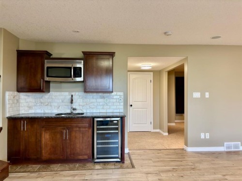 314 Coulee Springs Terrace South, Lethbridge, AB - Indoor Photo Showing Kitchen