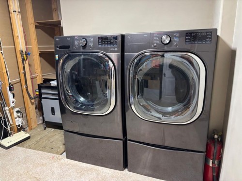 314 Coulee Springs Terrace South, Lethbridge, AB - Indoor Photo Showing Laundry Room