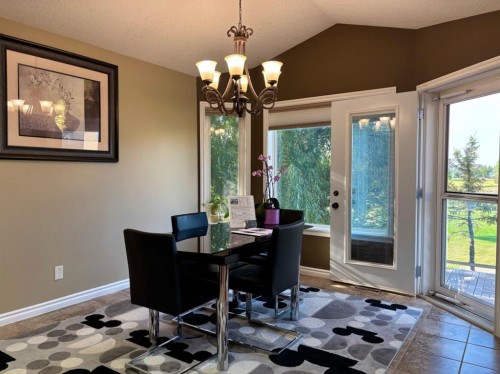 314 Coulee Springs Terrace South, Lethbridge, AB - Indoor Photo Showing Dining Room