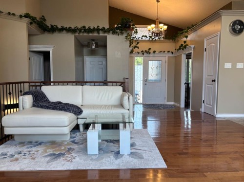 314 Coulee Springs Terrace South, Lethbridge, AB - Indoor Photo Showing Living Room