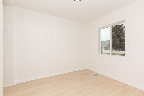 1803 5A Avenue North, Lethbridge, AB - Indoor Photo Showing Other Room