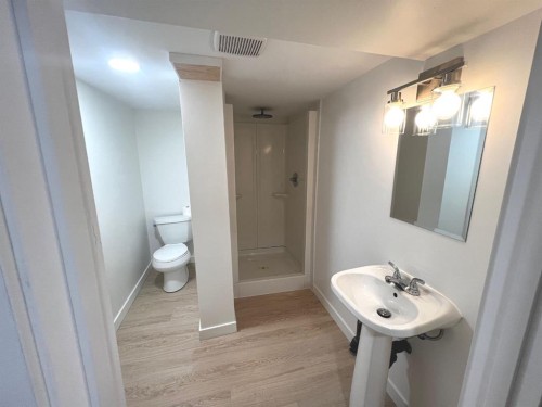 1803 5A Avenue North, Lethbridge, AB - Indoor Photo Showing Bathroom