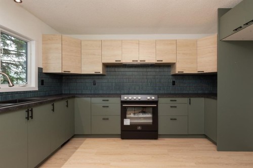 1803 5A Avenue North, Lethbridge, AB - Indoor Photo Showing Kitchen