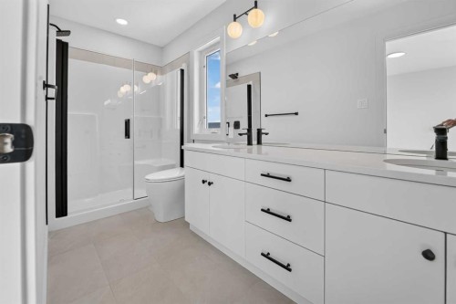 2720 16 Avenue, Coaldale, AB - Indoor Photo Showing Bathroom