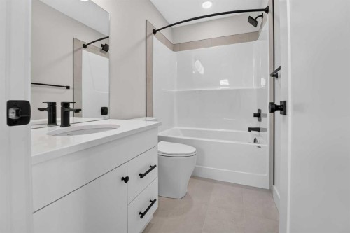 2720 16 Avenue, Coaldale, AB - Indoor Photo Showing Bathroom
