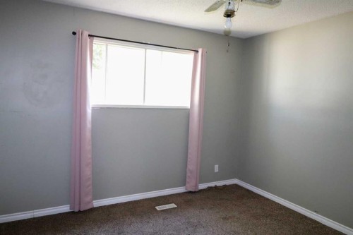 71 Laval Boulevard West, Lethbridge, AB - Indoor Photo Showing Other Room