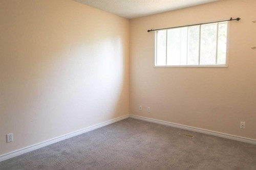 71 Laval Boulevard West, Lethbridge, AB - Indoor Photo Showing Other Room