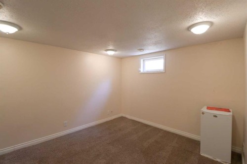 71 Laval Boulevard West, Lethbridge, AB - Indoor Photo Showing Other Room