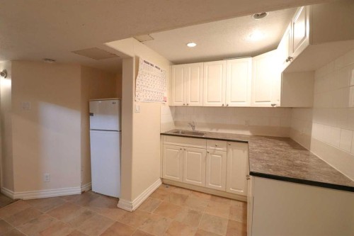 71 Laval Boulevard West, Lethbridge, AB - Indoor