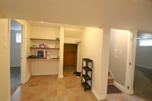 71 Laval Boulevard West, Lethbridge, AB - Indoor Photo Showing Other Room