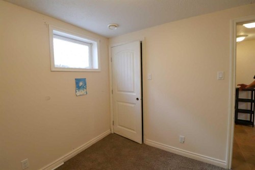 71 Laval Boulevard West, Lethbridge, AB - Indoor Photo Showing Other Room