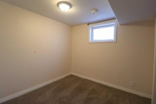 71 Laval Boulevard West, Lethbridge, AB - Indoor Photo Showing Other Room