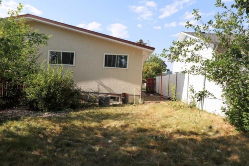 71 Laval Boulevard West, Lethbridge, AB - Outdoor
