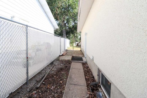 71 Laval Boulevard West, Lethbridge, AB - Outdoor