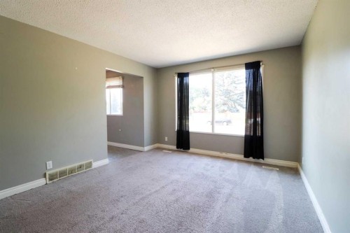 71 Laval Boulevard West, Lethbridge, AB - Indoor Photo Showing Other Room