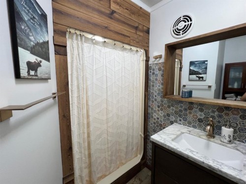85026 Range Road 194, Rural Lethbridge County, AB - Indoor Photo Showing Bathroom